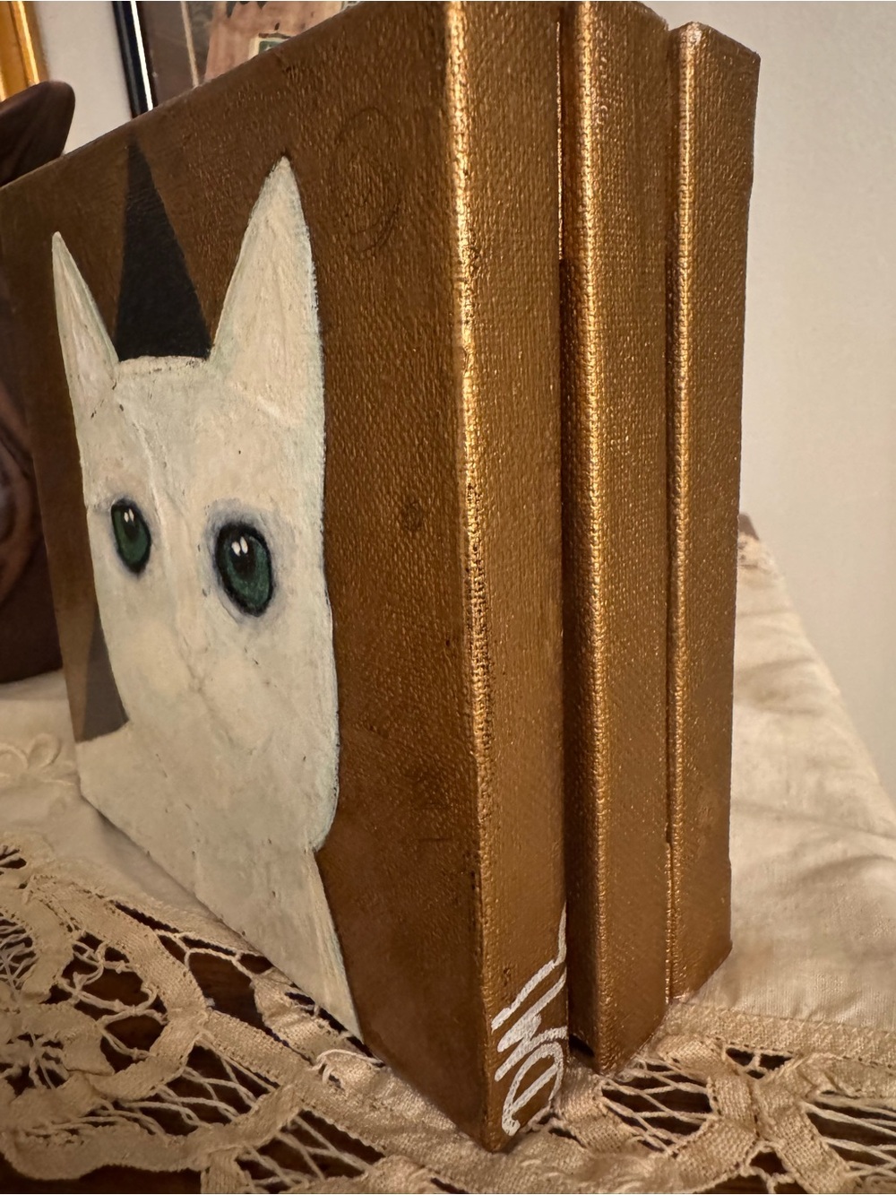 Original Folk Art Cat Paintings Set of 3 Dawn Leach Gold Leaf Signed 2019 - Picture 8 of 8